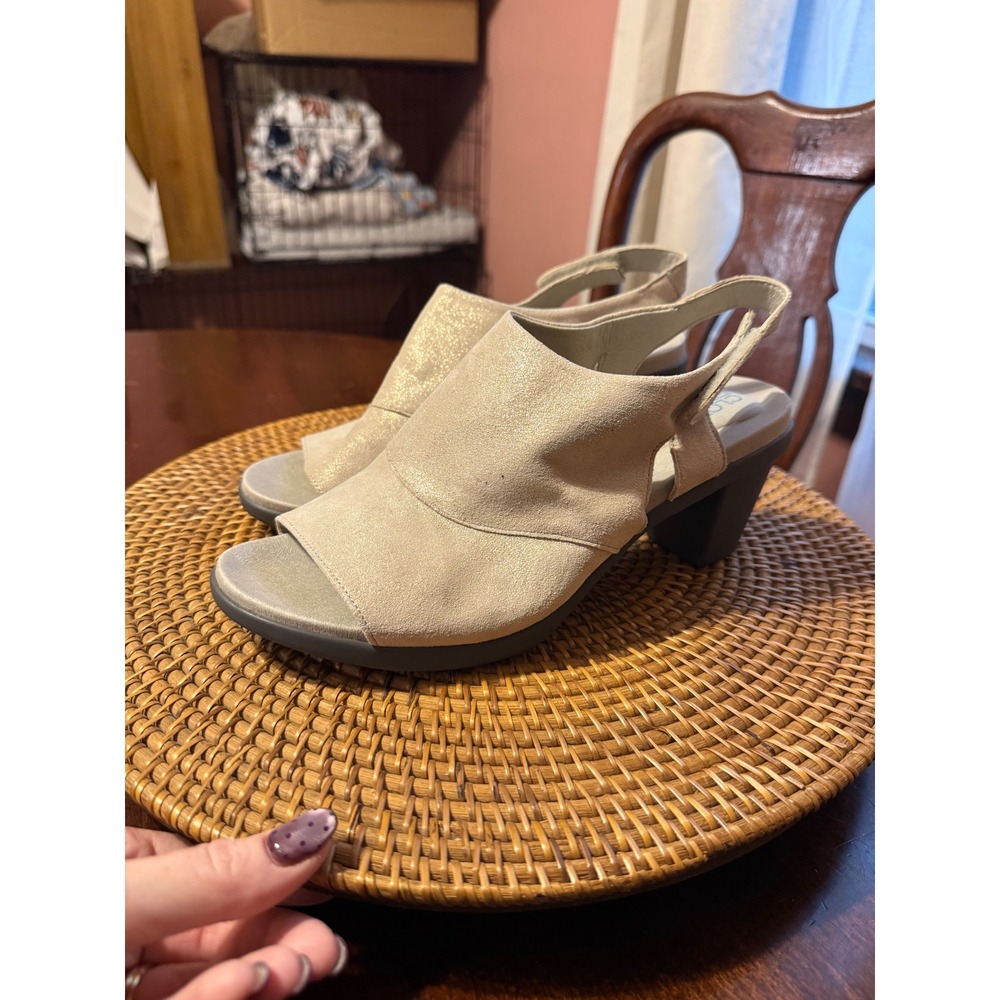 Cloud Footwear Womens Metallic Suede Slingback Block Heel Sandals Beige Size 40